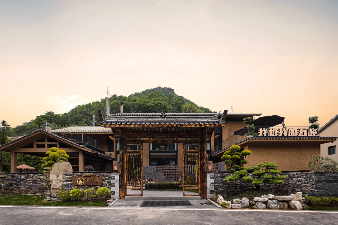 東方美學(xué)  五峰如院庭院餐廳裝修設(shè)計(jì)(圖1)